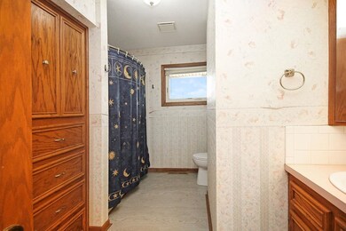 Common Bathroom Upstairs