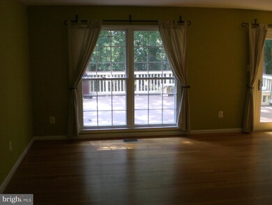 8517 Tysons Ct, Vienna, VA 22182 - photo 5