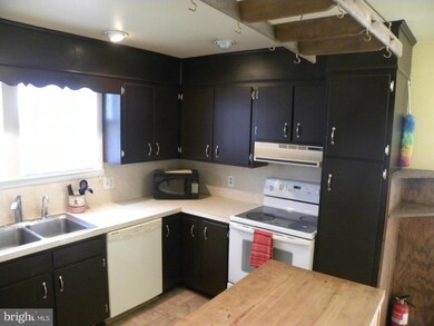 3900 Lincoln St, Chambersburg, PA 17202 - photo 4