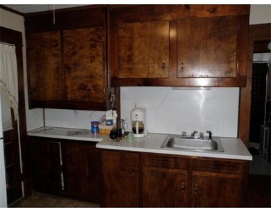 9 Geneva St, Indian Orchard, MA 01151 - photo 5