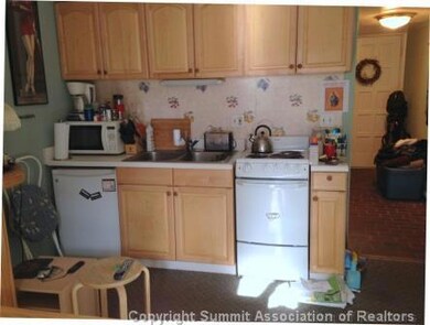 Kitchen. complete kitchenette