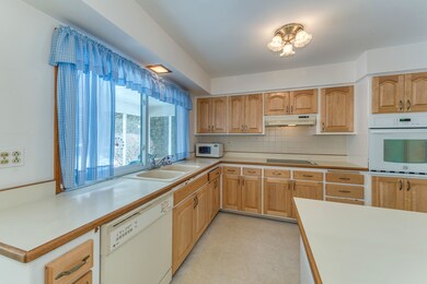 228 Tanoak Ln, Naperville, IL 60540 - photo 7