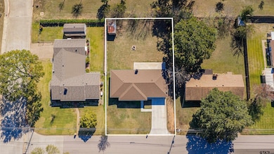 1404 Leach St, Kilgore, TX 75662 - photo 2