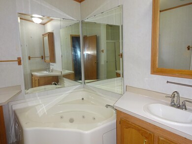 220 E Deer St, Mandan, ND 58554 - photo 7