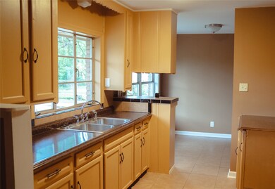 10222 Royal Oaks Dr, Houston, TX 77016 - photo 3