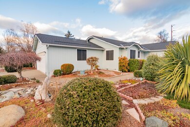 106 SE Liberty Dr, Grants Pass, OR 97527 - photo 4