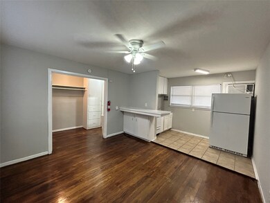 8819 Timberside Dr unit 3, Houston, TX 77025 - photo 3