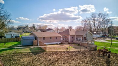 215 N Lincoln St, Galveston, IN 46932 - photo 2