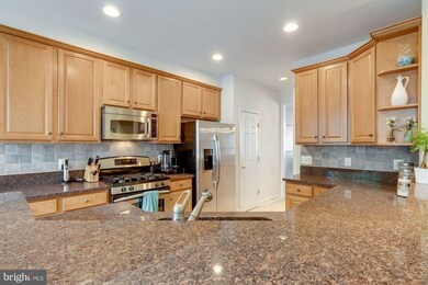 8189 Laurel Crossing Ln, Lorton, VA 22079 - photo 3