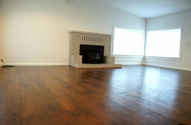 2882-Sunny Living Room