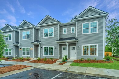 302TwinRiversDr005