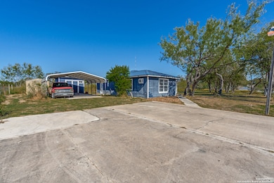 217 Cimarron Dr, Floresville, TX 78114 - photo 4