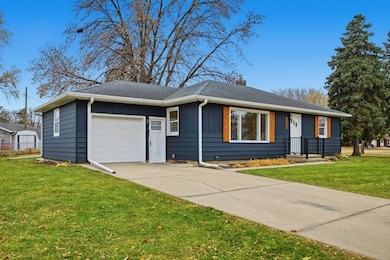 1425 11th St S, Fargo, ND 58103 - photo 2