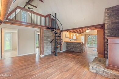 185 Scutcheon Rd-2