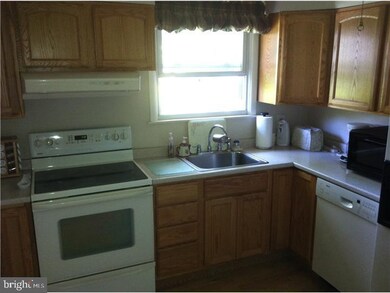 1028 Vauclain Ave, Woodlyn, PA 19094 - photo 6