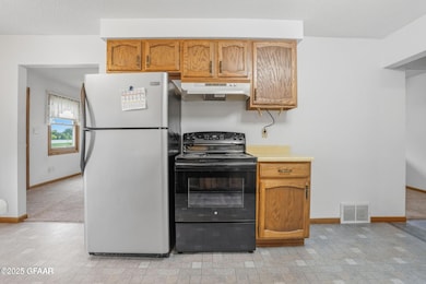 510 10th St NW, East Grand Forks, MN 56721 - photo 4