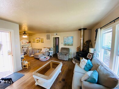 2446 Waldon St, Redding, CA 96001 - photo 5