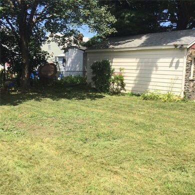 75 Edgemere Rd, Pawtucket, RI 02861 - photo 5