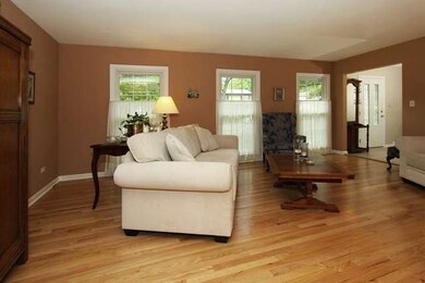 1536 Clyde Dr, Naperville, IL 60565 - photo 3