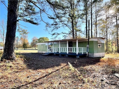 Manufactured / mobile home with covered porch