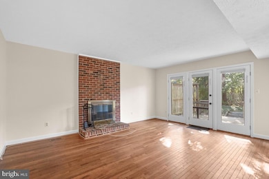 15108 Serbian Ln, Burtonsville, MD 20866 - photo 4