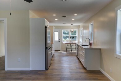 403 E Pinzon St, Tuscola, IL 61953 - photo 7