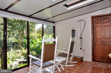 10516 Acacia Ln, Fairfax, VA 22032 - photo 7