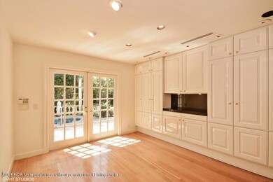 Casual Dining Area