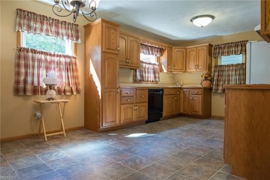 128 Hopewell Dr, Struthers, OH 44471 - photo 5