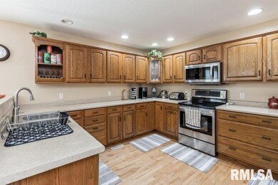 3817 W 44th St, Davenport, IA 52806 - photo 7