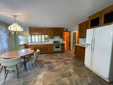 2127 N E St, Elwood, IN 46036 - photo 6