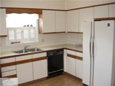 868 W Thomas L Pkwy, Lansing, MI 48917 - photo 7