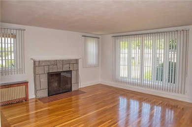 9 Mills Dr, Johnston, RI 02919 - photo 4