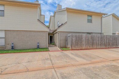 11402 Benttree Cir unit 11402, Oklahoma City, OK 73120 - photo 2