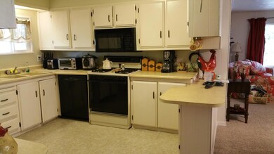 Kitchen with Breakfast Bar