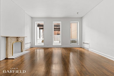 121 E 61st St unit UPPR TRPLX, New York, NY 10065 - photo 4