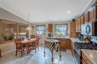Large kitchen with crown molding and recessed ligh