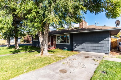 608 SW 14th St, Redmond, OR 97756 - photo 2