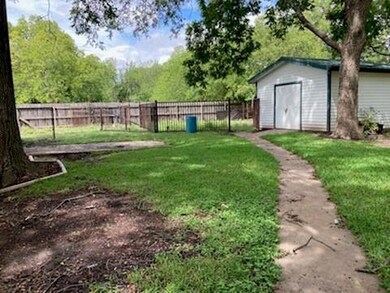 512 W Lone Star Ave, Cleburne, TX 76033 - photo 6