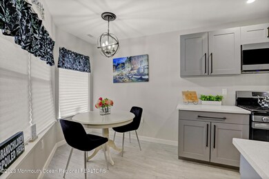 6 - Kitchen