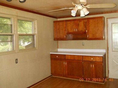 612 Santa fe Ave, Carpentersville, IL 60110 - photo 4