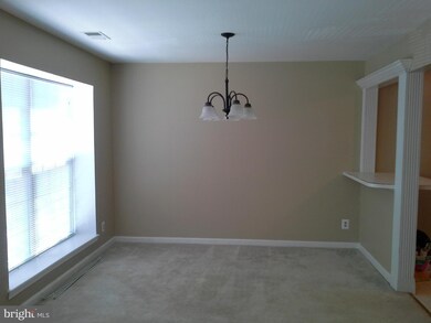 8202 Crossbrook Ct unit B, Lorton, VA 22079 - photo 3