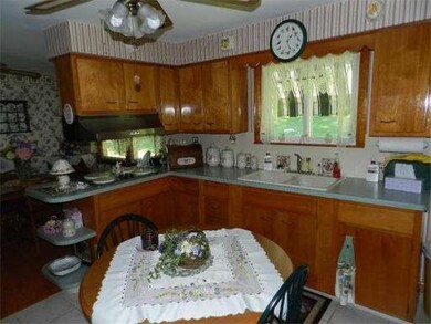 29 Stoneleigh Rd, Worcester, MA 01606 - photo 5