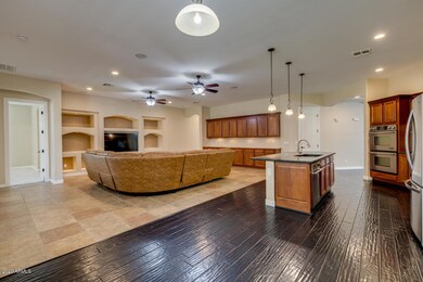 KITCHEN/GREAT ROOM