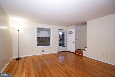 1022 Foxridge Ln, Essex, MD 21221 - photo 2