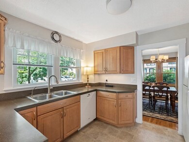 24 Tolman St, Waltham, MA 02453 - photo 3