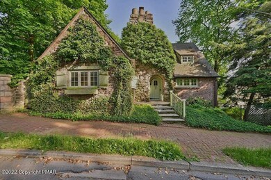 713 Thomas St, Stroudsburg, PA 18360 - photo 2