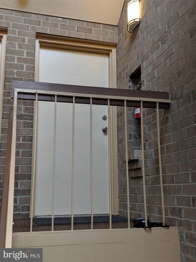 1666 Parkcrest Cir unit 301, Reston, VA 20190 - photo 3