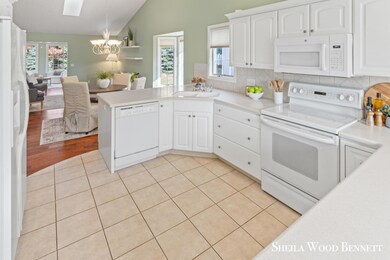 2111 Krislin Dr NE, Grand Rapids, MI 49505 - photo 6