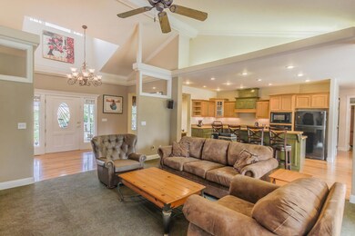 19575 Mockingbird Ln, Redding, CA 96002 - photo 7